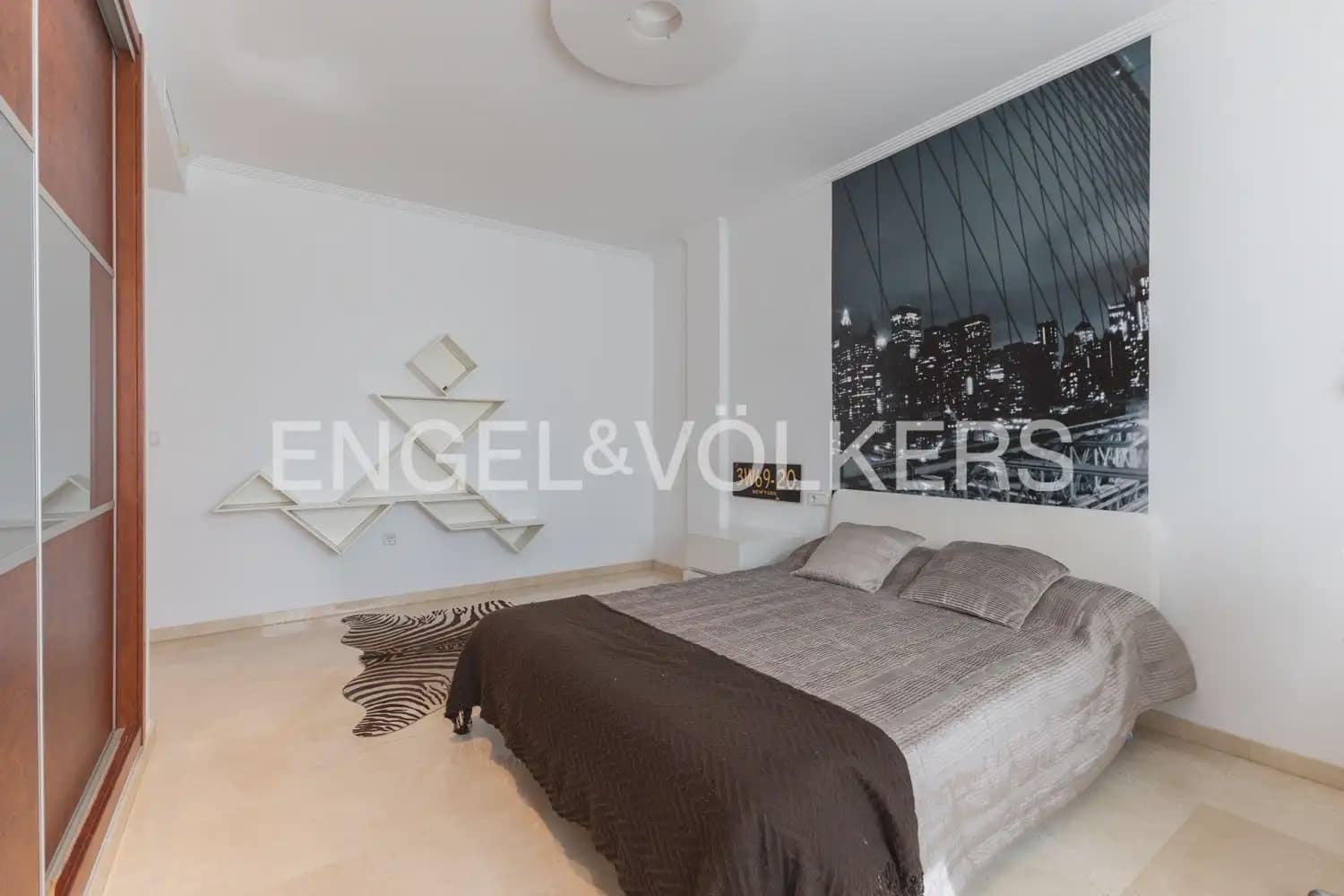 4 bedroom Apartment for sale in Gandia with garage - € 800,000 (Ref: 9958804)
