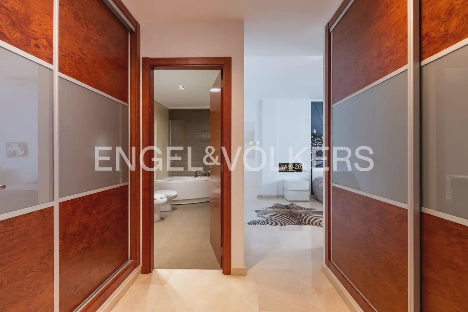 4 bedroom Apartment for sale in Gandia with garage - € 800,000 (Ref: 9958804)