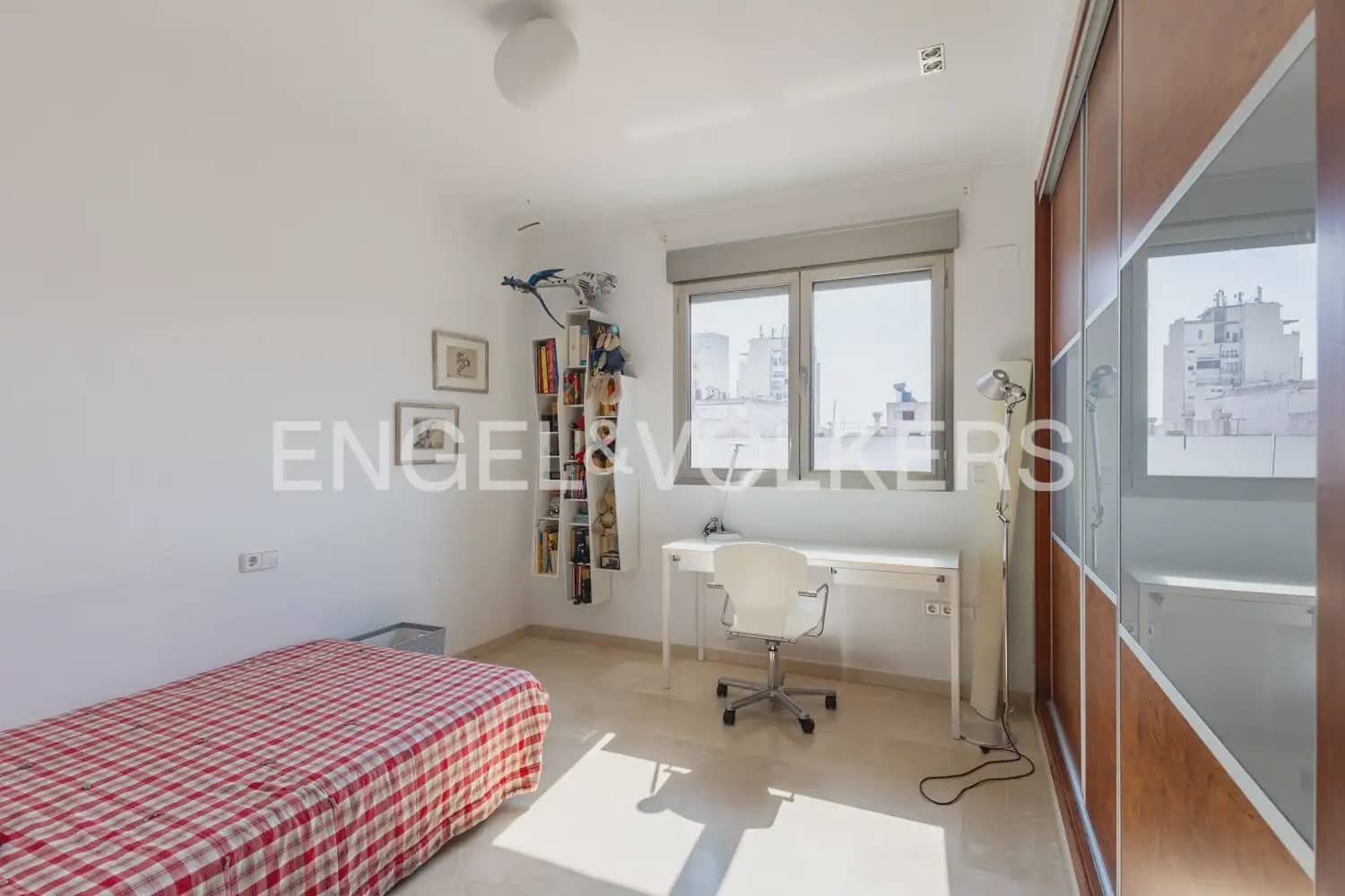 4 bedroom Apartment for sale in Gandia with garage - € 800,000 (Ref: 9958804)