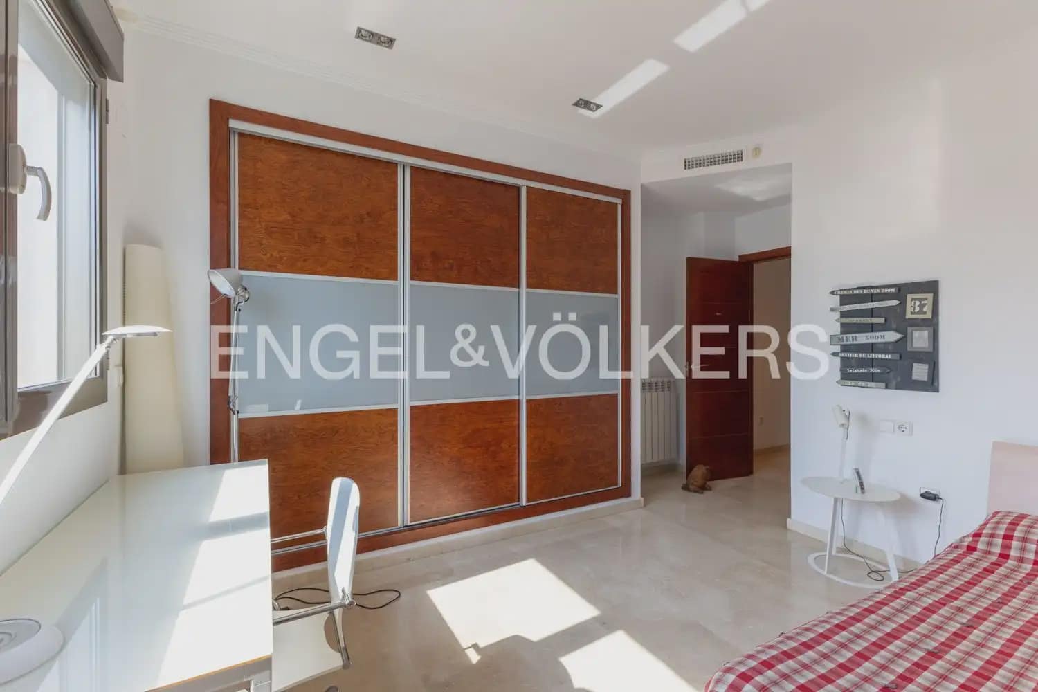 4 bedroom Apartment for sale in Gandia with garage - € 800,000 (Ref: 9958804)