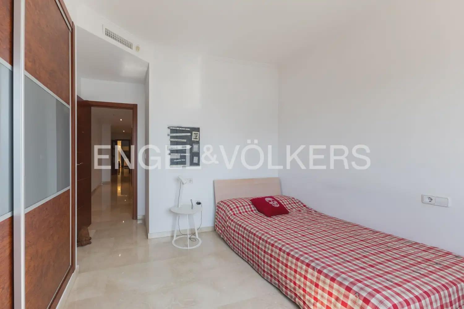 4 bedroom Apartment for sale in Gandia with garage - € 800,000 (Ref: 9958804)