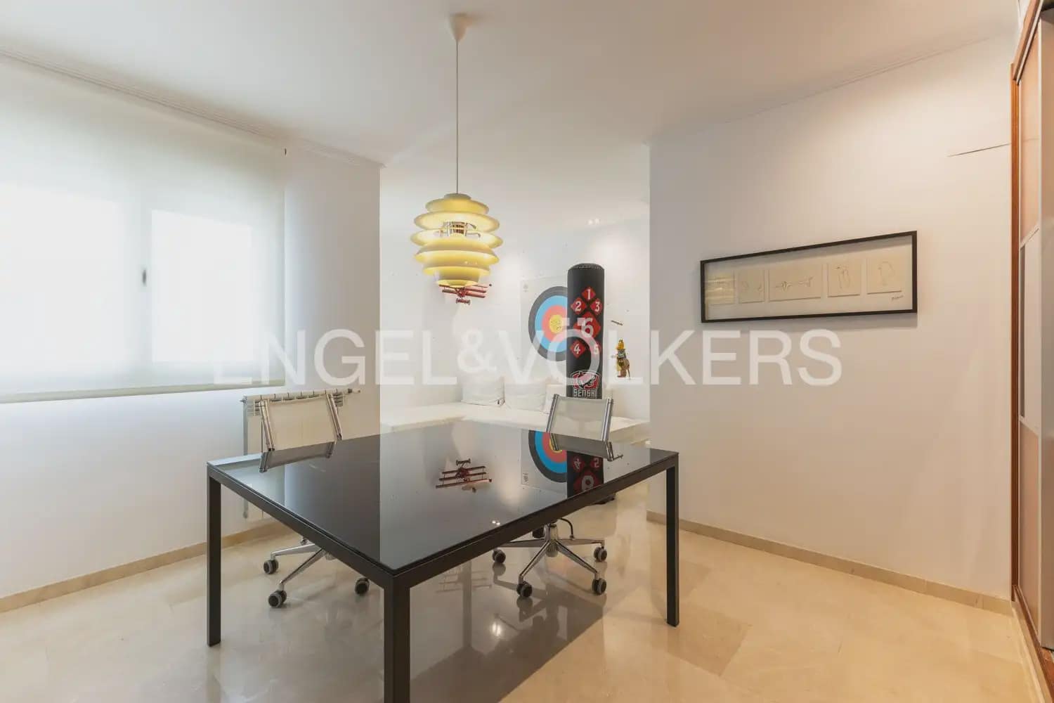 4 bedroom Apartment for sale in Gandia with garage - € 800,000 (Ref: 9958804)