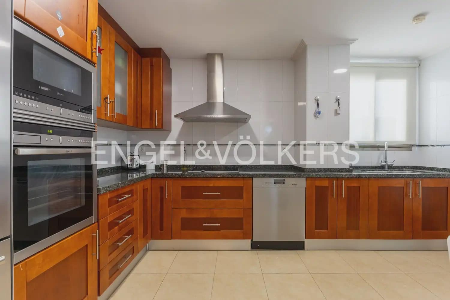 4 bedroom Apartment for sale in Gandia with garage - € 800,000 (Ref: 9958804)