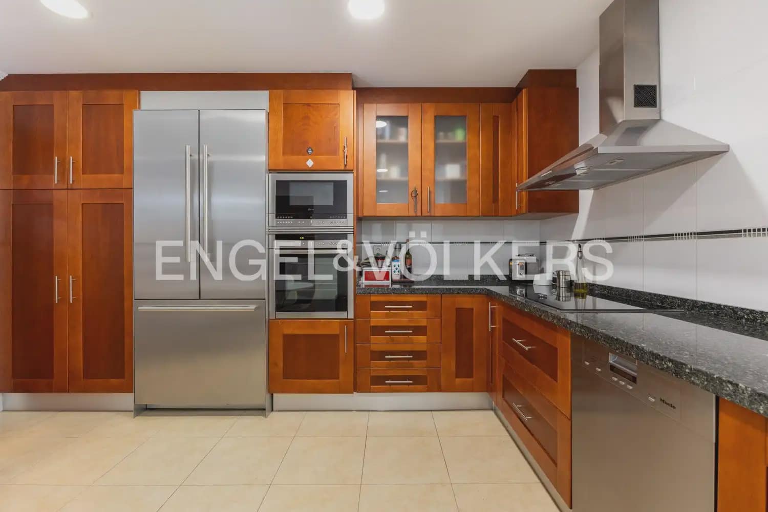 4 bedroom Apartment for sale in Gandia with garage - € 800,000 (Ref: 9958804)