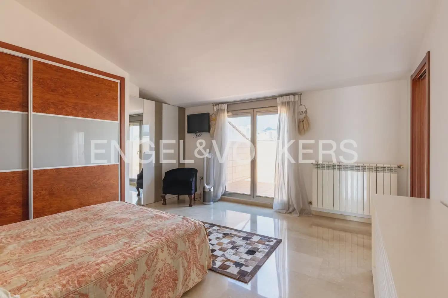 4 bedroom Apartment for sale in Gandia with garage - € 800,000 (Ref: 9958804)