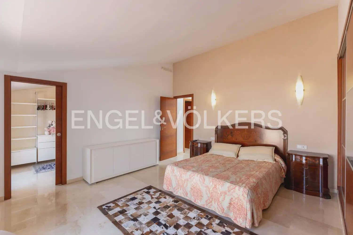 4 bedroom Apartment for sale in Gandia with garage - € 800,000 (Ref: 9958804)