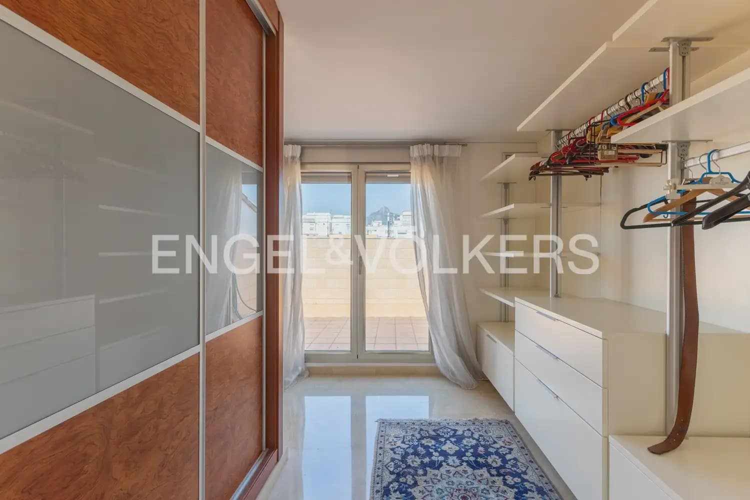 4 bedroom Apartment for sale in Gandia with garage - € 800,000 (Ref: 9958804)