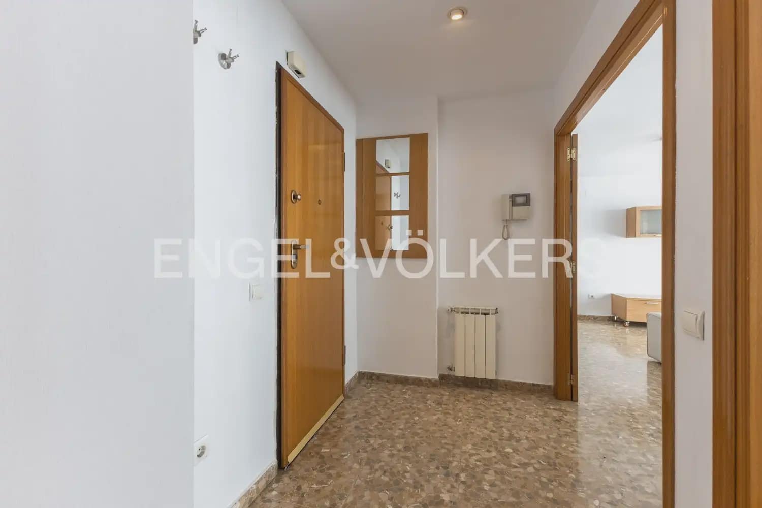 1 soveværelse Lejlighed til leje i Valencia by med garage - € 1.300 (Ref: 9961035)