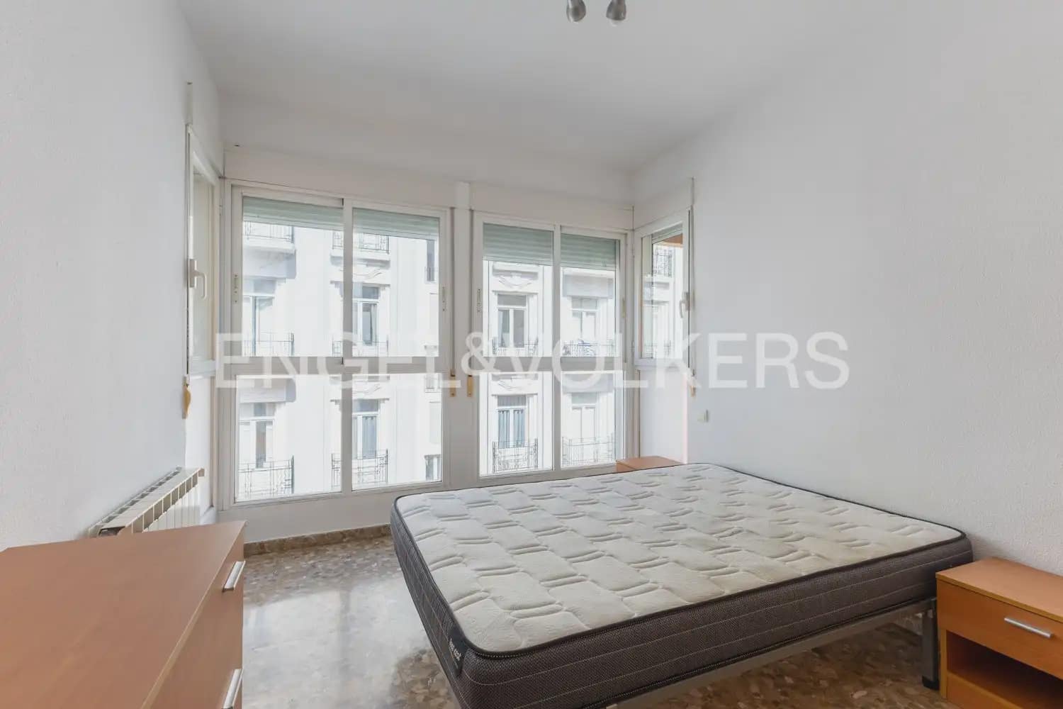 1 soveværelse Lejlighed til leje i Valencia by med garage - € 1.300 (Ref: 9961035)