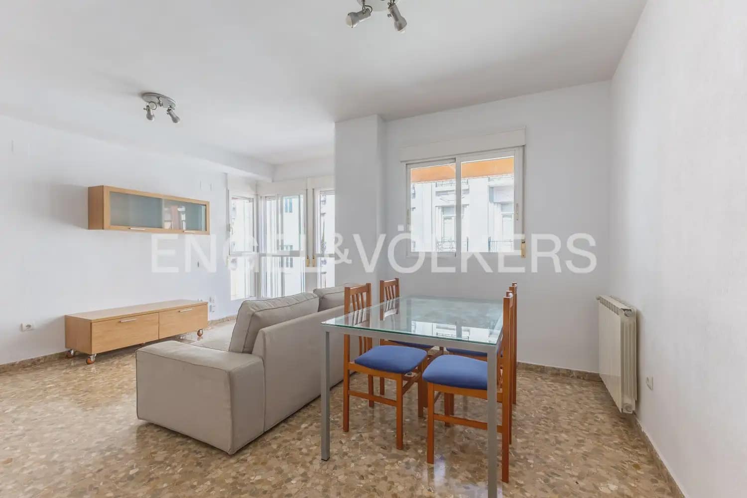 1 soveværelse Lejlighed til leje i Valencia by med garage - € 1.300 (Ref: 9961035)