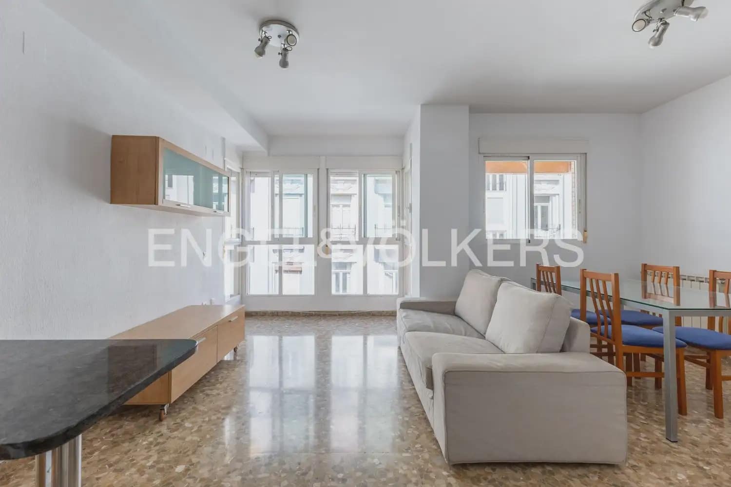 1 soveværelse Lejlighed til leje i Valencia by med garage - € 1.300 (Ref: 9961035)