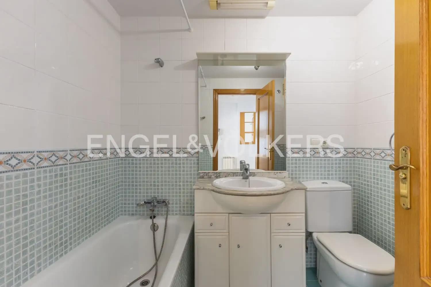 1 soveværelse Lejlighed til leje i Valencia by med garage - € 1.300 (Ref: 9961035)