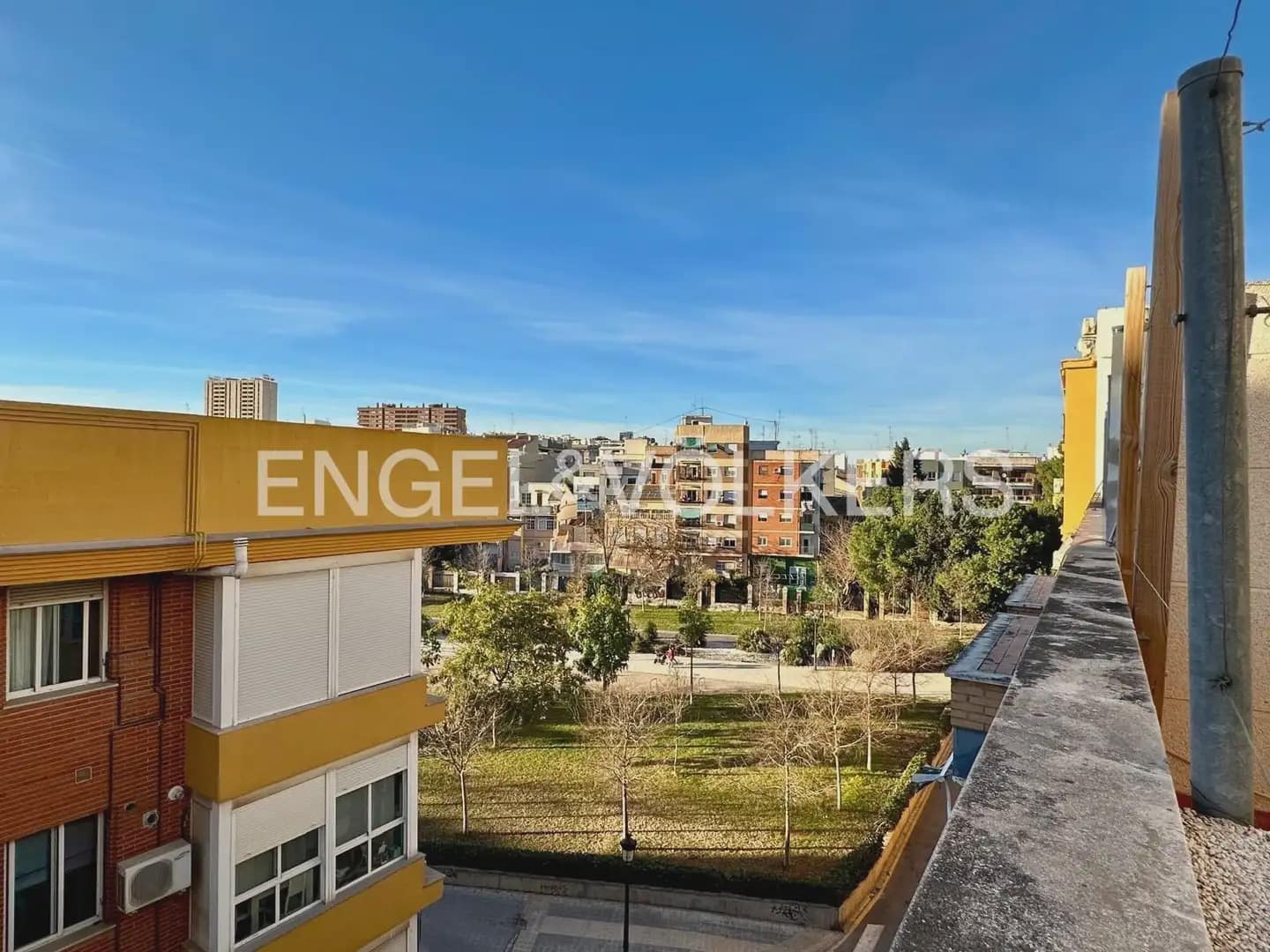 Appartement de 2 chambres à louer à Valence ville avec garage - 1 350 € (Ref: 9961036)