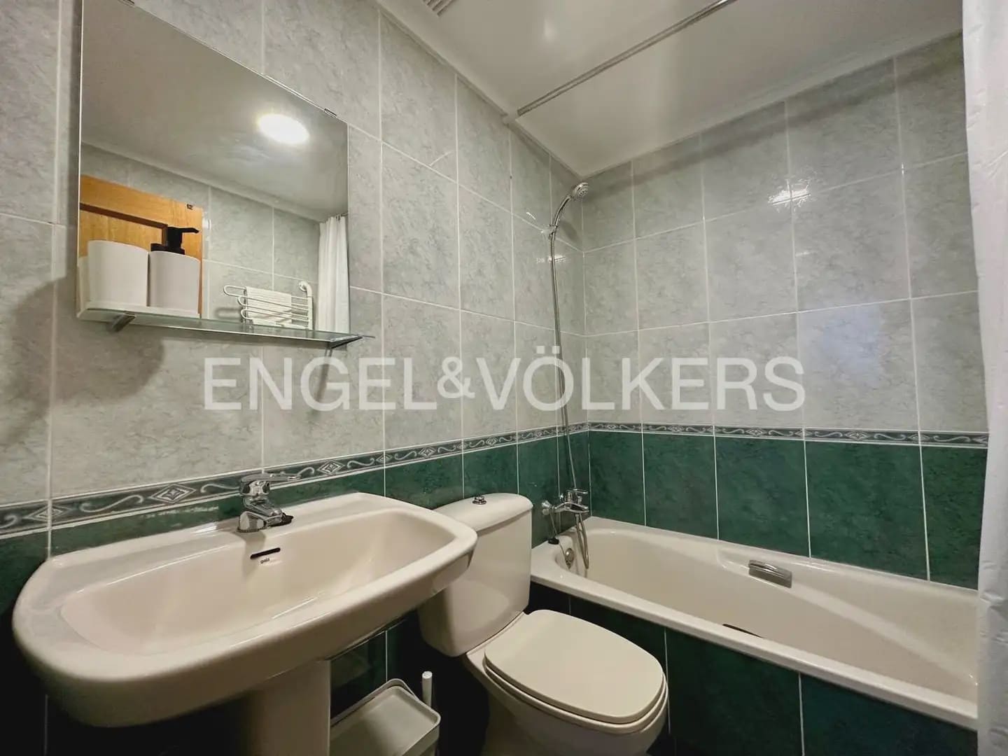 Appartement de 2 chambres à louer à Valence ville avec garage - 1 350 € (Ref: 9961036)