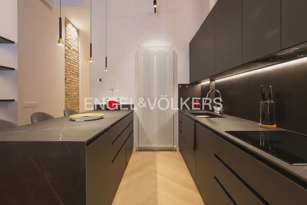 3 bedroom Flat for rent in Valencia city - € 3,500 (Ref: 9961038)