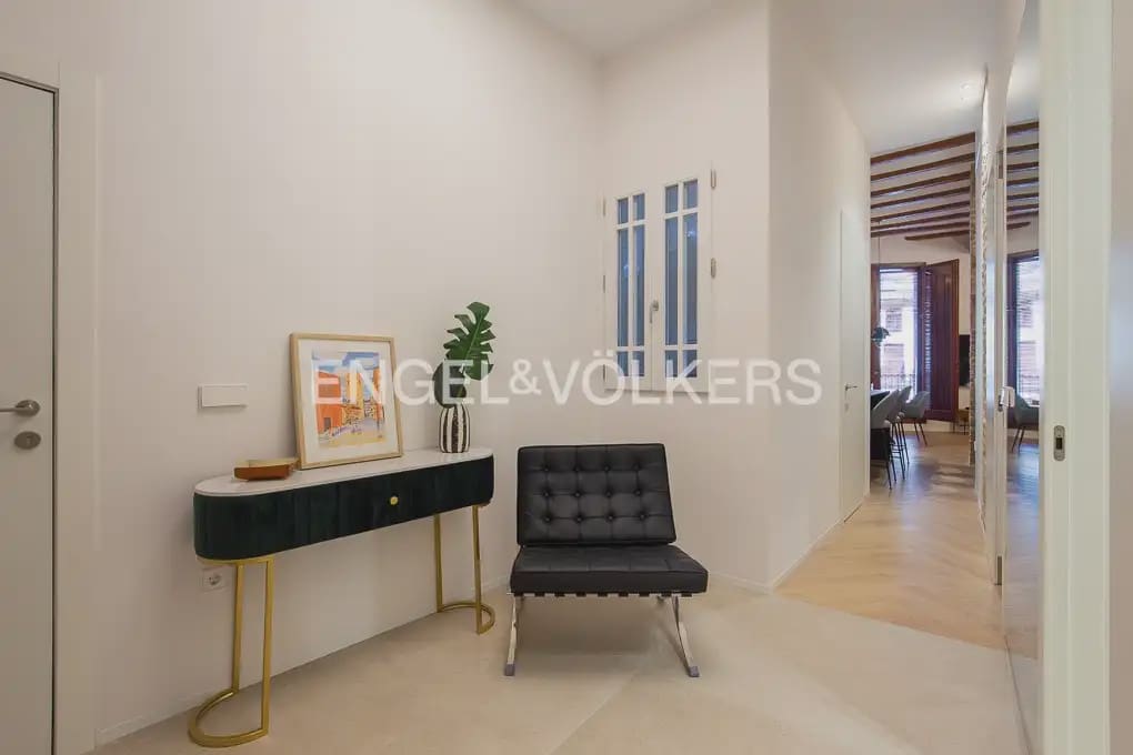 3 bedroom Flat for rent in Valencia city - € 3,500 (Ref: 9961038)