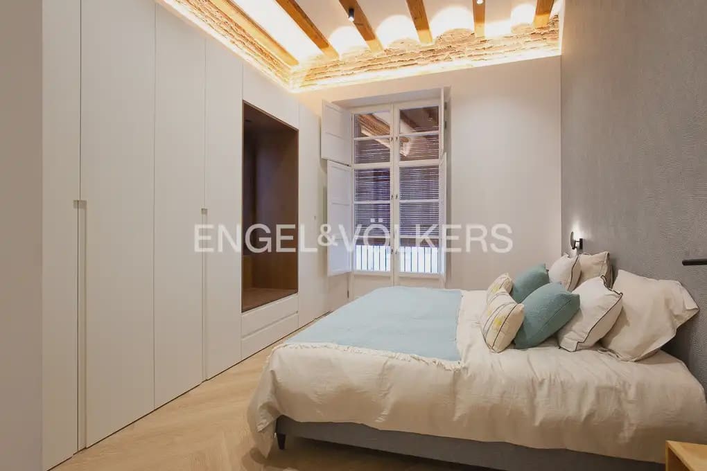 3 bedroom Flat for rent in Valencia city - € 3,500 (Ref: 9961038)