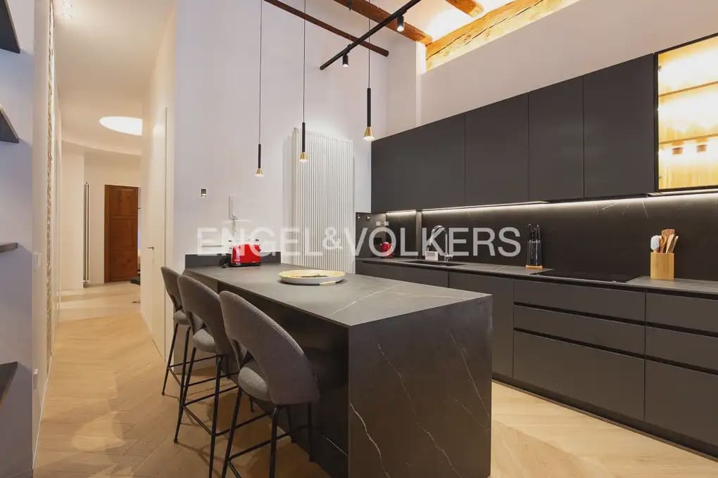 3 bedroom Flat for rent in Valencia city - € 3,500 (Ref: 9961038)