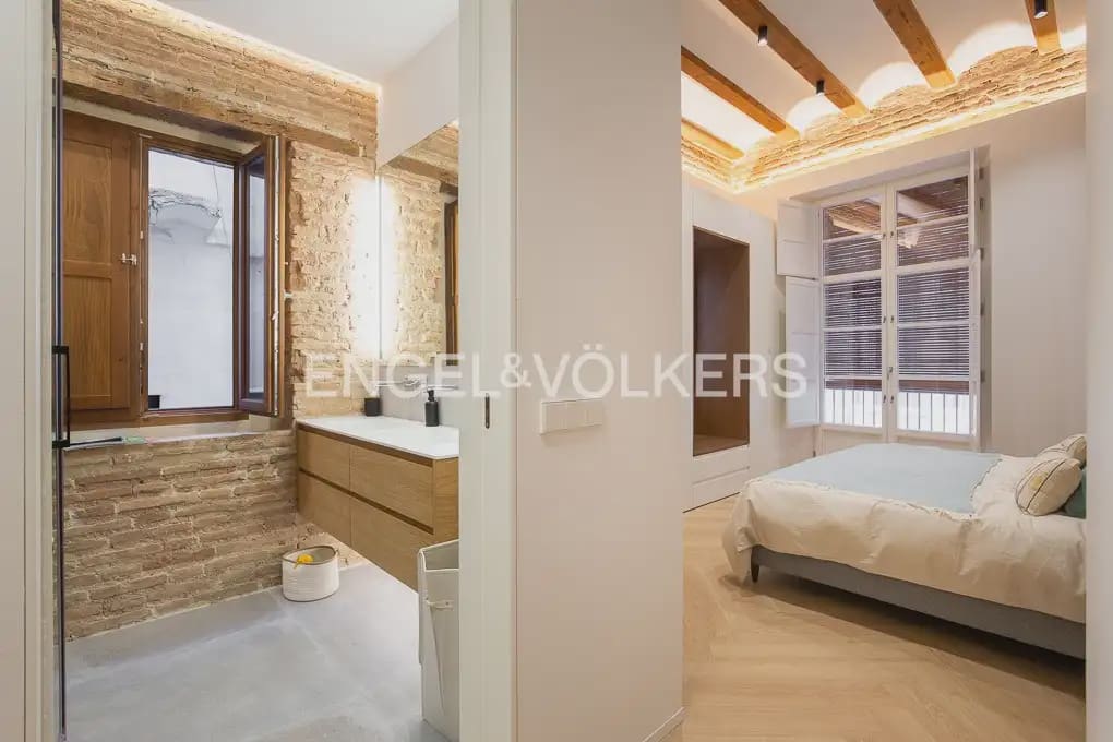 3 bedroom Flat for rent in Valencia city - € 3,500 (Ref: 9961038)