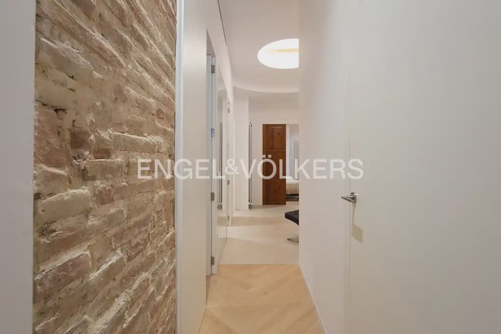 3 bedroom Flat for rent in Valencia city - € 3,500 (Ref: 9961038)