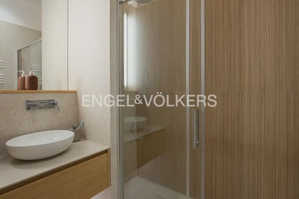 3 bedroom Flat for rent in Valencia city - € 3,500 (Ref: 9961038)