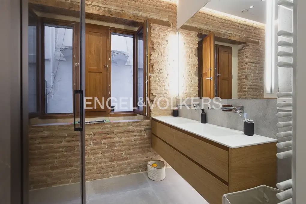 3 bedroom Flat for rent in Valencia city - € 3,500 (Ref: 9961038)