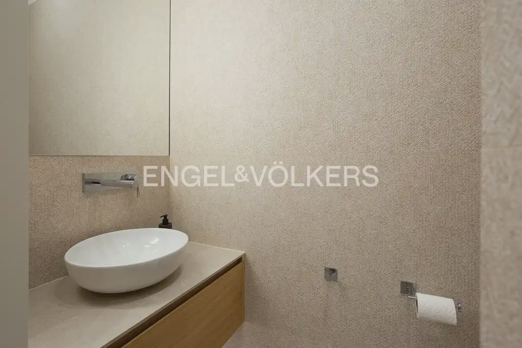 3 bedroom Flat for rent in Valencia city - € 3,500 (Ref: 9961038)