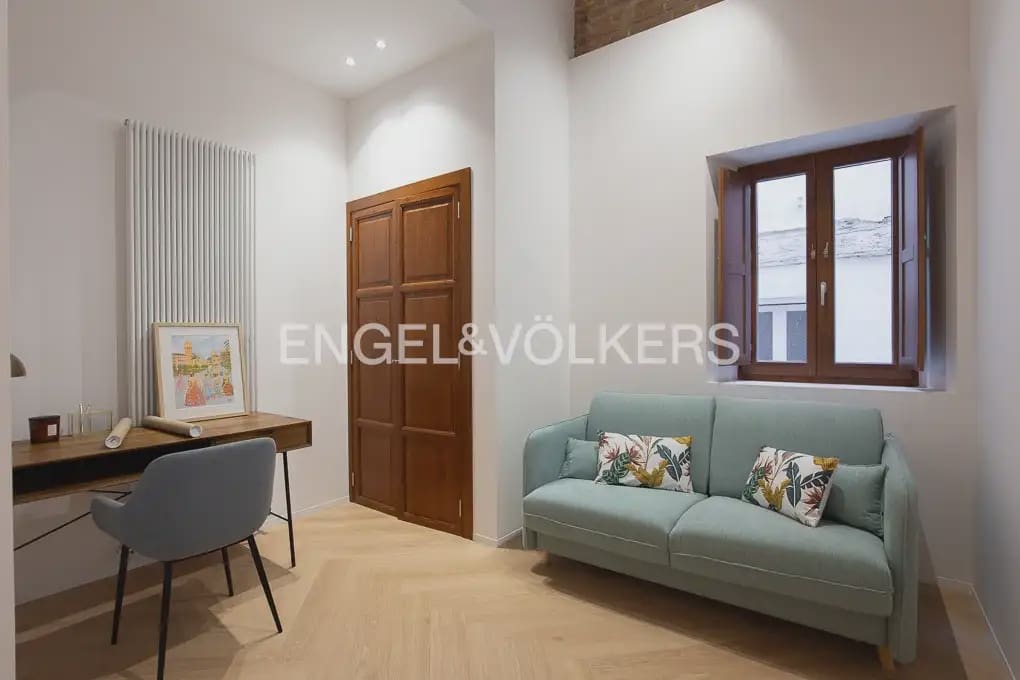 3 bedroom Flat for rent in Valencia city - € 3,500 (Ref: 9961038)