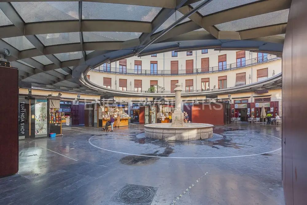 3 bedroom Flat for rent in Valencia city - € 3,500 (Ref: 9961038)