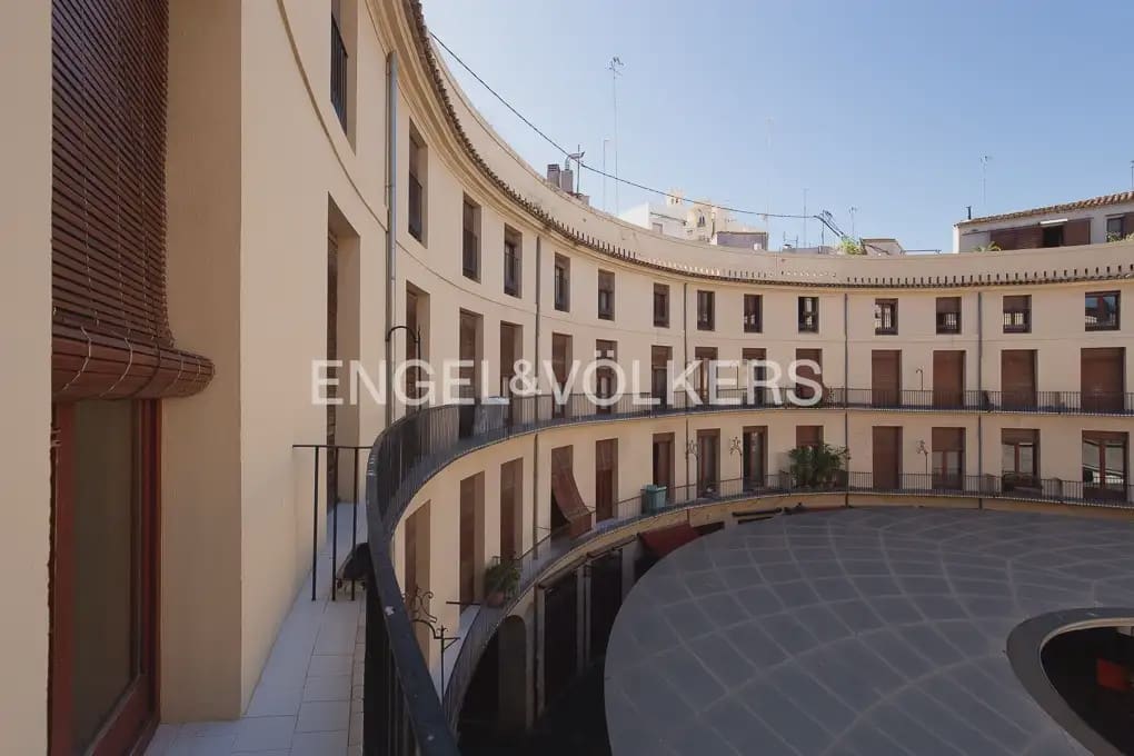 3 bedroom Flat for rent in Valencia city - € 3,500 (Ref: 9961038)
