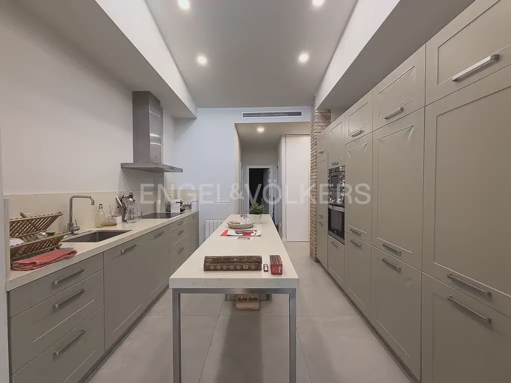 2 makuuhuone Asunto vuokrattavana paikassa Valencia kaupunki - 1 350 € (Ref: 9961039)