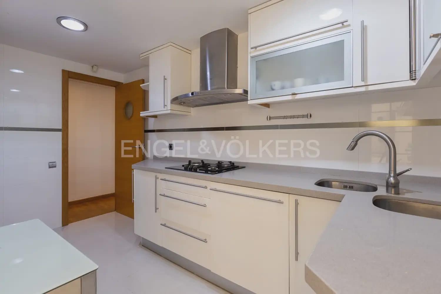 2 makuuhuone Asunto vuokrattavana paikassa Valencia kaupunki mukana 
autotalli - 1 900 € (Ref: 9961244)