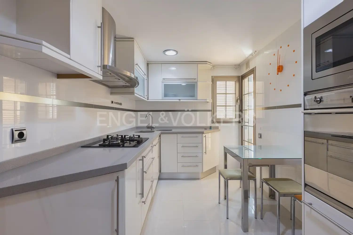 2 makuuhuone Asunto vuokrattavana paikassa Valencia kaupunki mukana 
autotalli - 1 900 € (Ref: 9961244)