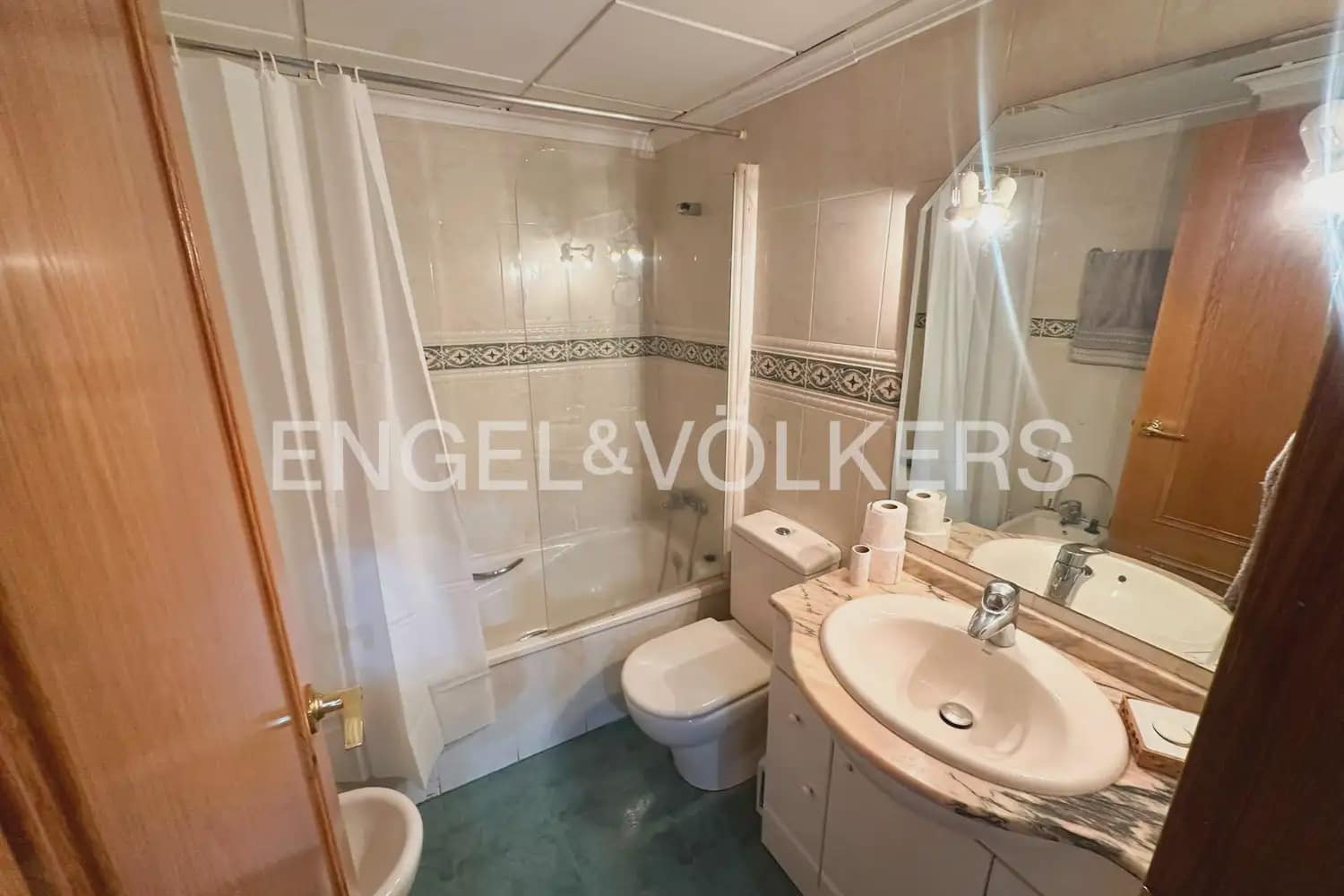 Appartement de 1 chambre à louer à Valence ville avec piscine garage - 1 500 € (Ref: 9961245)