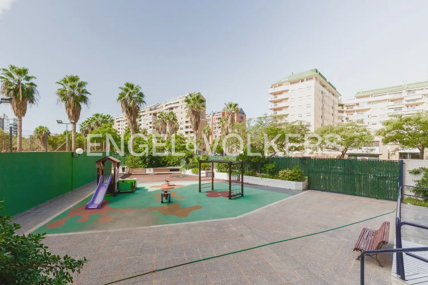 Appartement de 1 chambre à louer à Valence ville avec piscine garage - 1 500 € (Ref: 9961245)