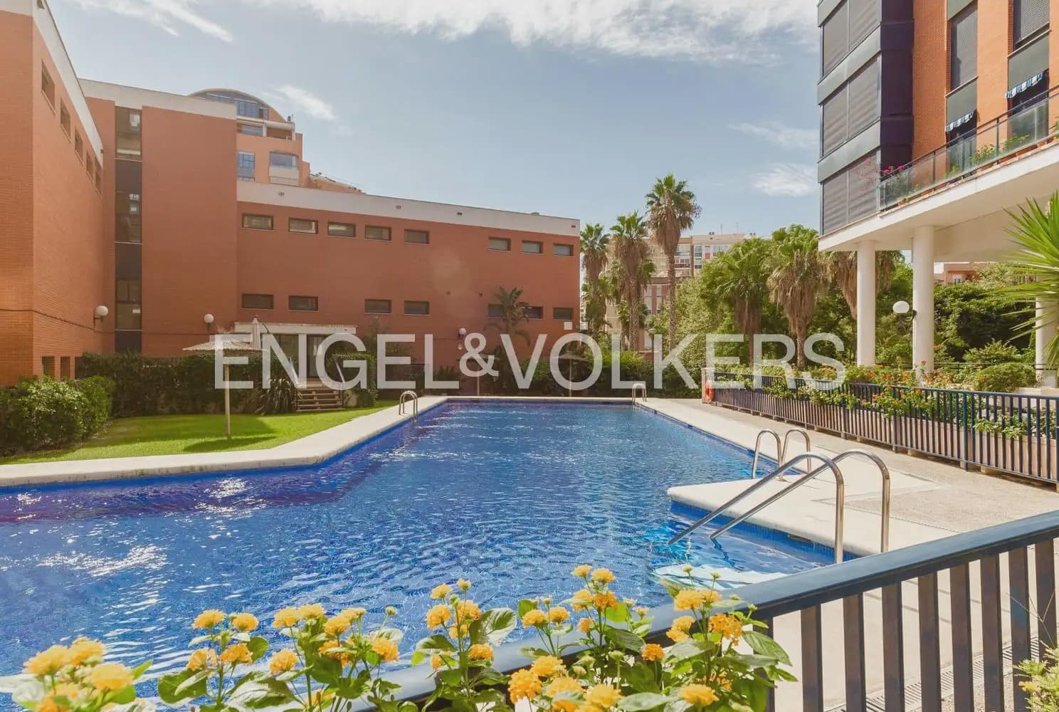 Appartement de 1 chambre à louer à Valence ville avec piscine garage - 1 500 € (Ref: 9961245)