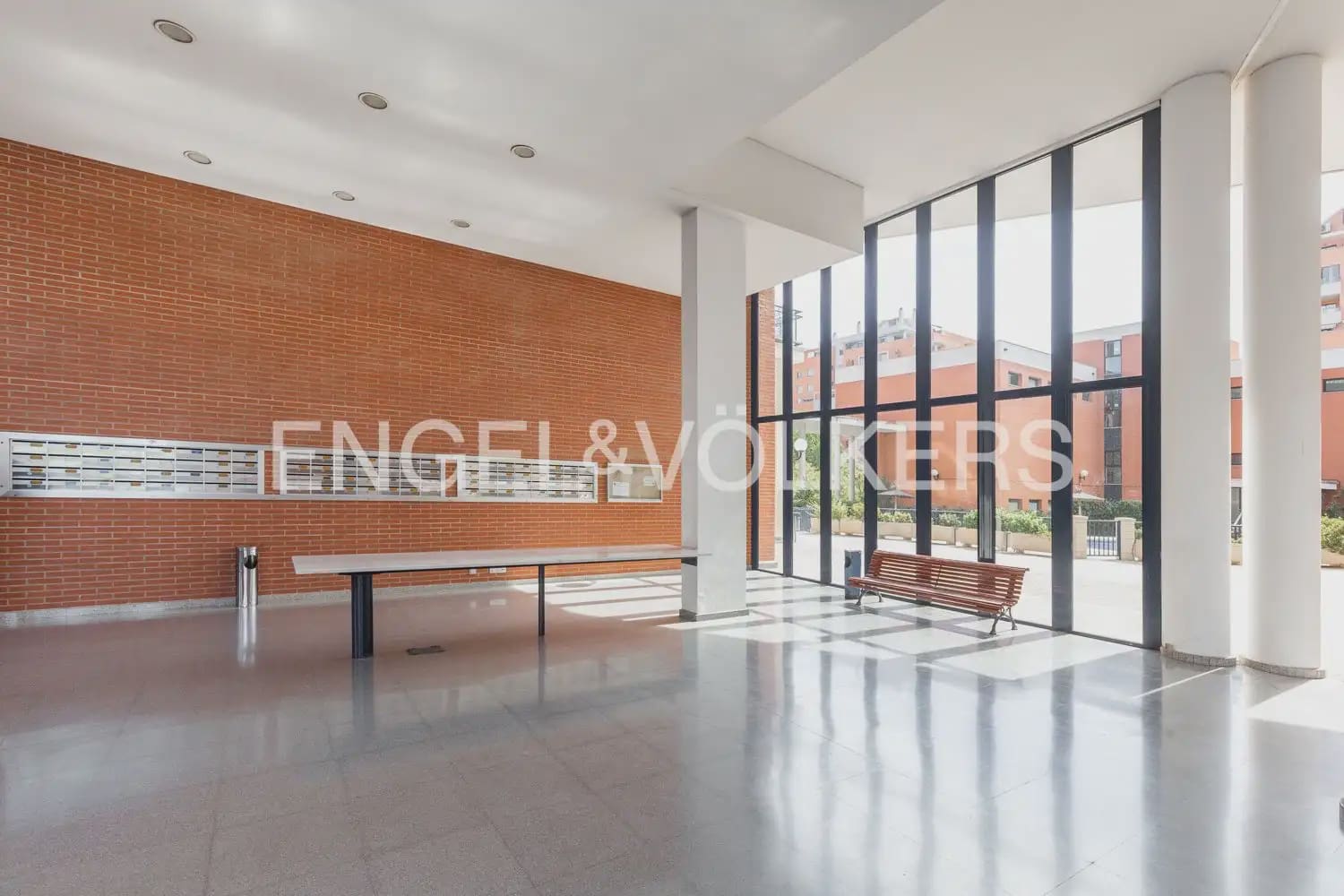 Appartement de 1 chambre à louer à Valence ville avec piscine garage - 1 500 € (Ref: 9961245)