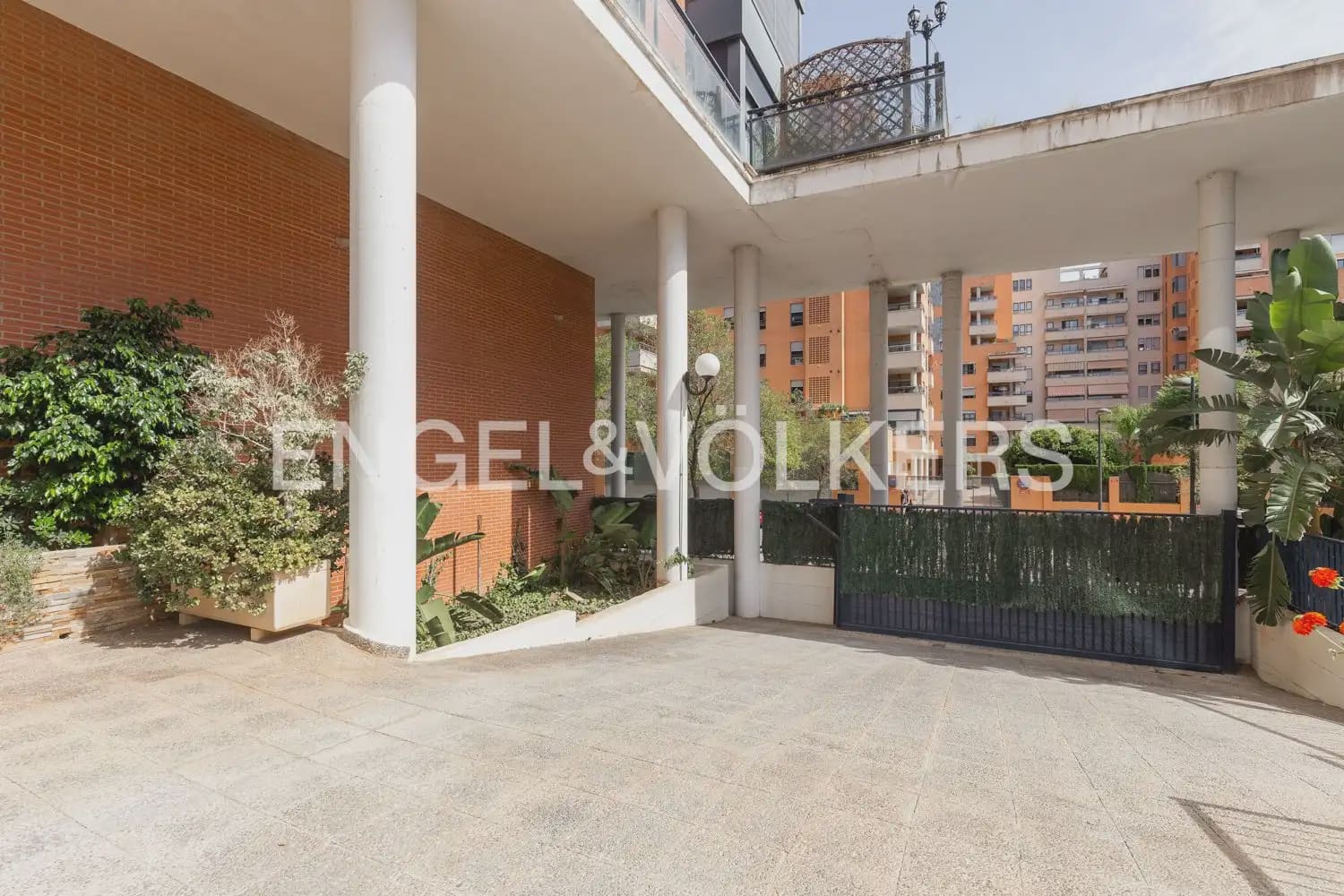 Appartement de 1 chambre à louer à Valence ville avec piscine garage - 1 500 € (Ref: 9961245)
