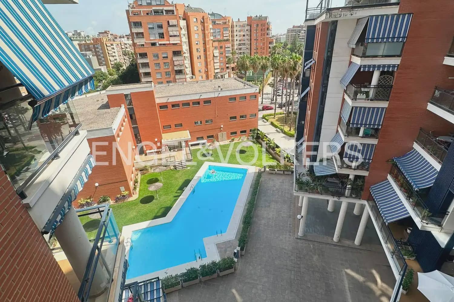Appartement de 1 chambre à louer à Valence ville avec piscine garage - 1 500 € (Ref: 9961245)