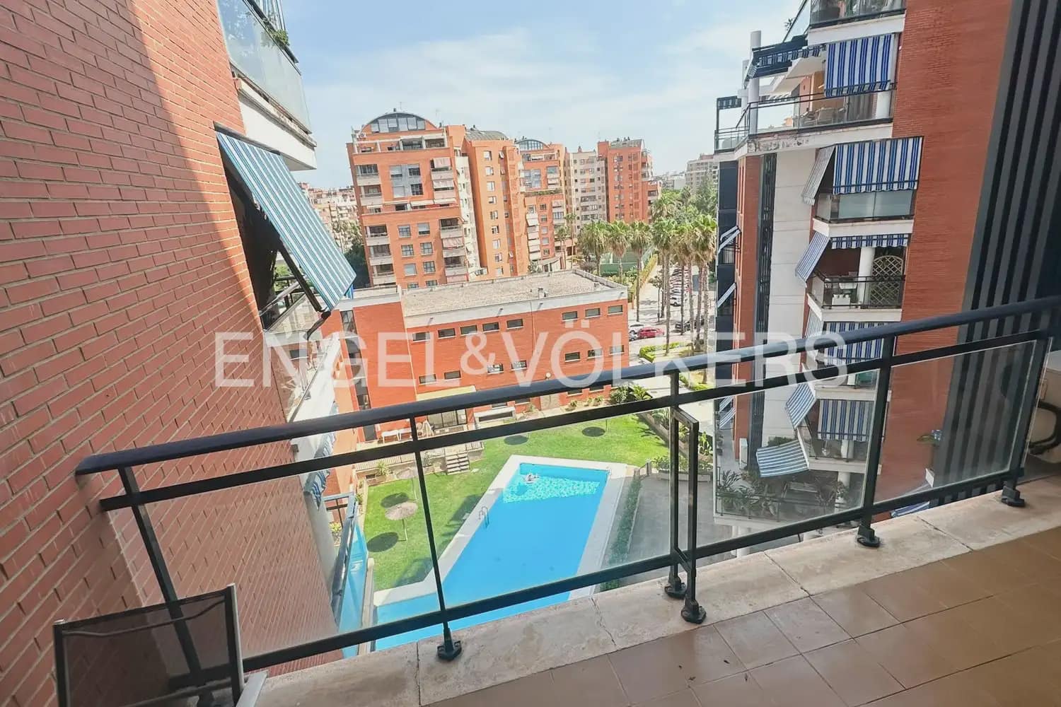 Appartement de 1 chambre à louer à Valence ville avec piscine garage - 1 500 € (Ref: 9961245)