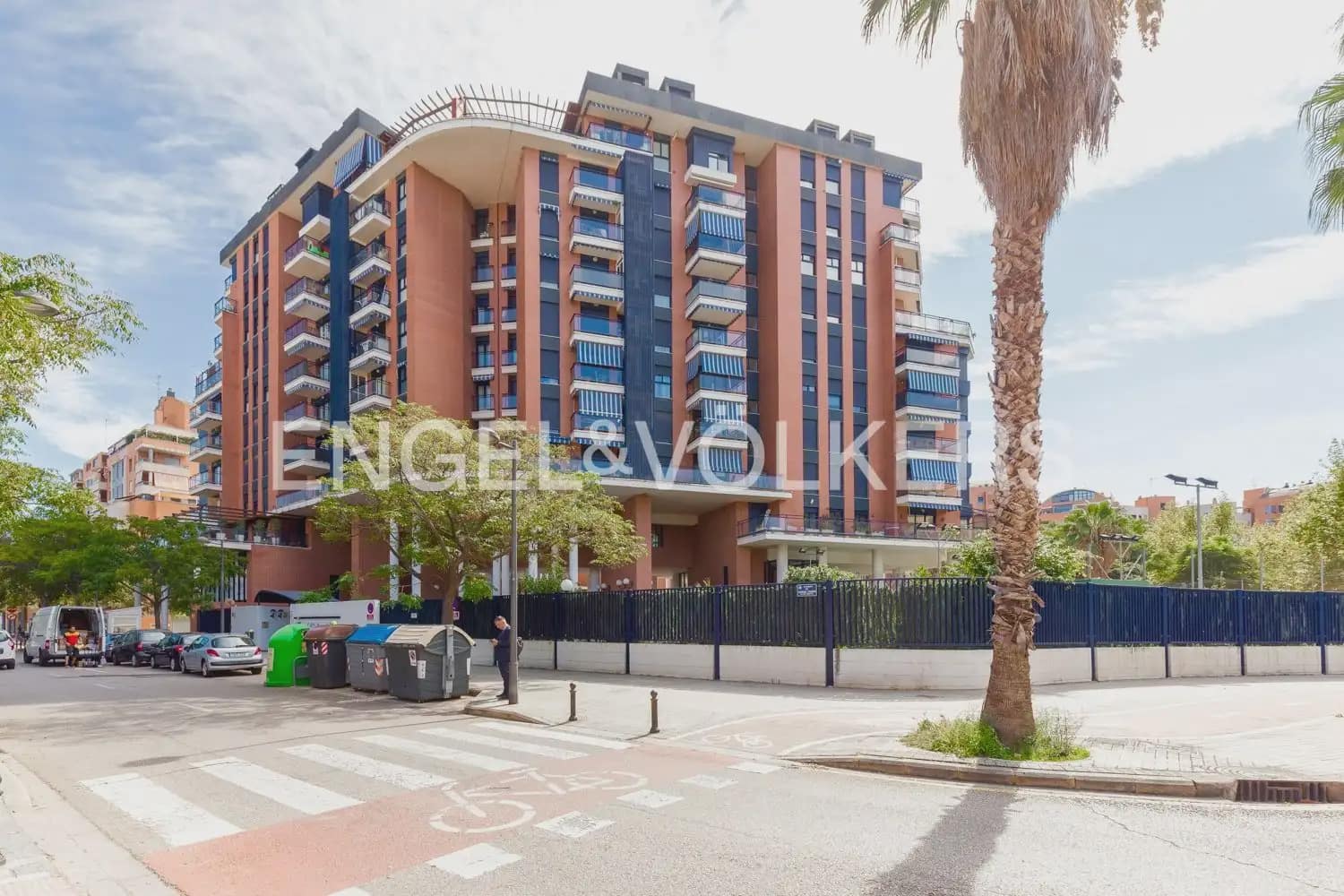Appartement de 1 chambre à louer à Valence ville avec piscine garage - 1 500 € (Ref: 9961245)