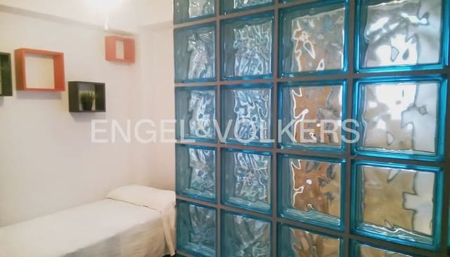 4 bedroom Penthouse for rent in Ciutat Jardi, Valencia city with garage - € 2,400 (Ref: 9961249)