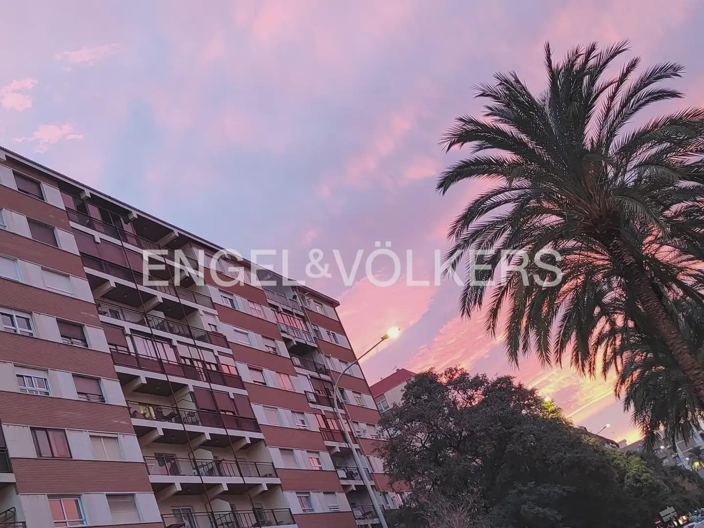4 bedroom Penthouse for rent in Valencia city with garage - € 2,400 (Ref: 9961249)