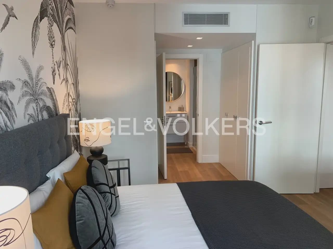 1 makuuhuone Asunto vuokrattavana paikassa Valencia kaupunki mukana uima-altaan - 1 395 € (Ref: 9961754)