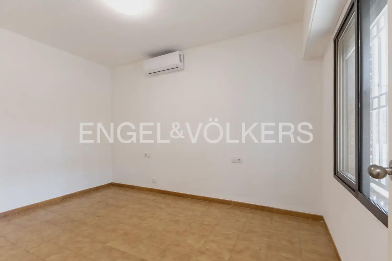 4 bedroom Villa for rent in Rocafort with pool garage - € 2,500 (Ref: 9961755)
