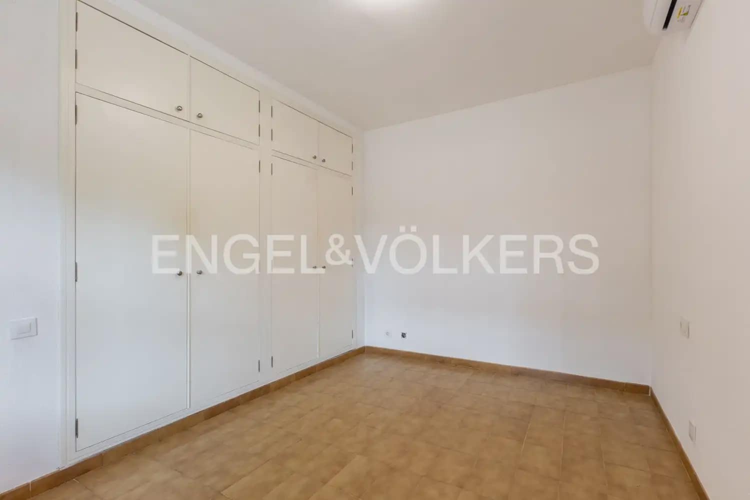 4 bedroom Villa for rent in Rocafort with pool garage - € 2,500 (Ref: 9961755)