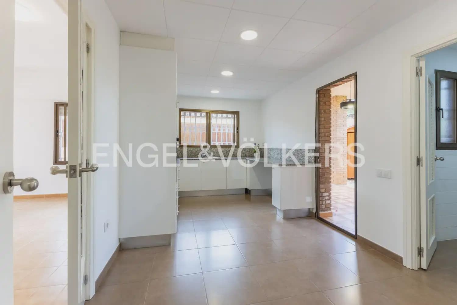 4 bedroom Villa for rent in Rocafort with pool garage - € 2,500 (Ref: 9961755)
