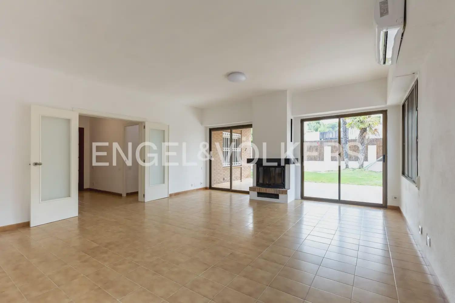 4 bedroom Villa for rent in Rocafort with pool garage - € 2,500 (Ref: 9961755)