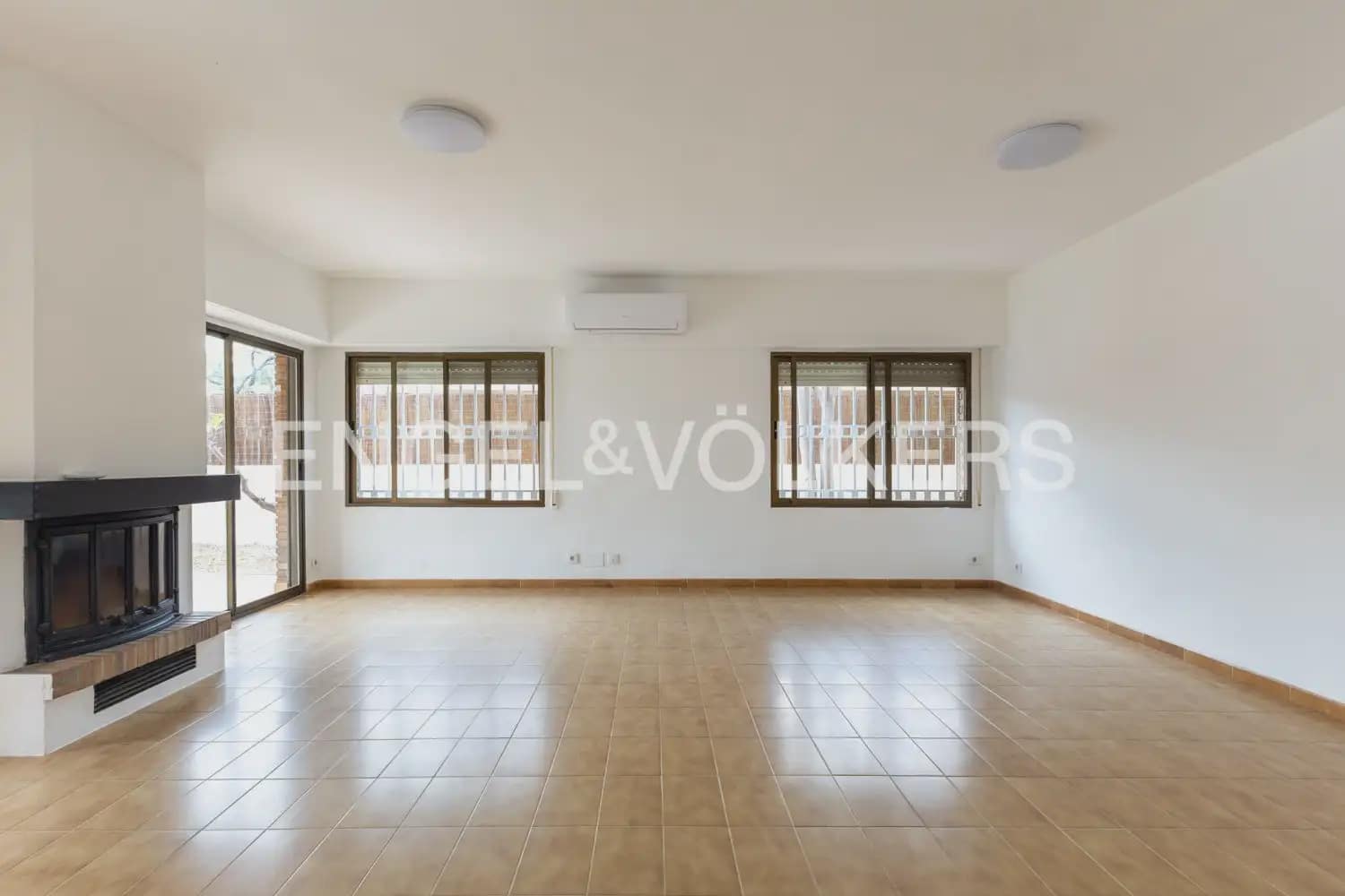 4 bedroom Villa for rent in Rocafort with pool garage - € 2,500 (Ref: 9961755)