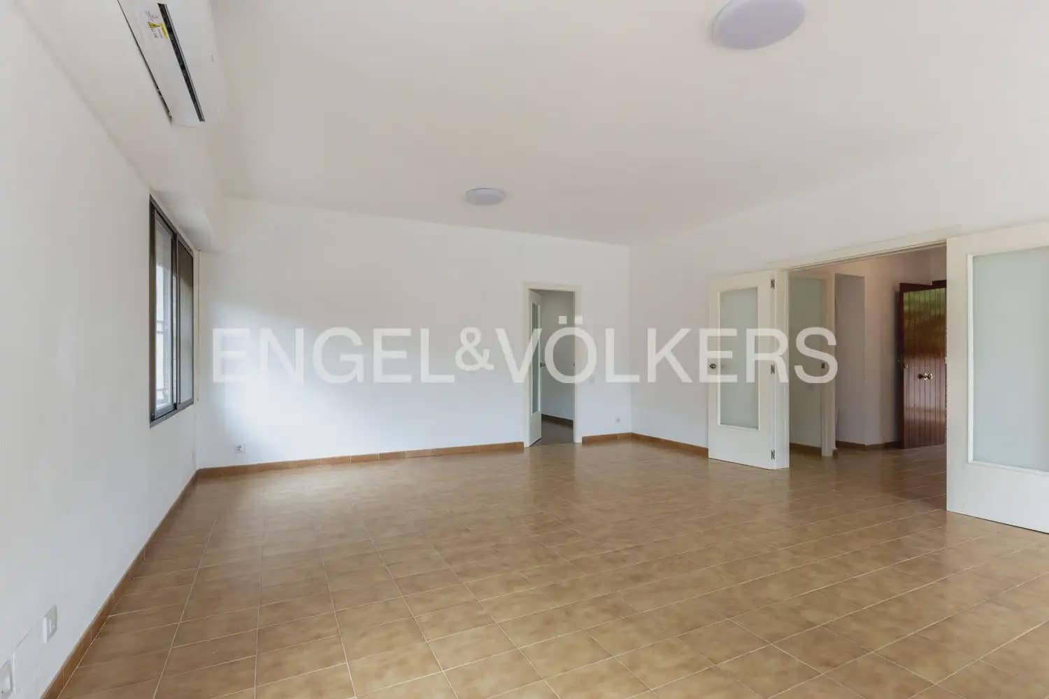 4 bedroom Villa for rent in Rocafort with pool garage - € 2,500 (Ref: 9961755)
